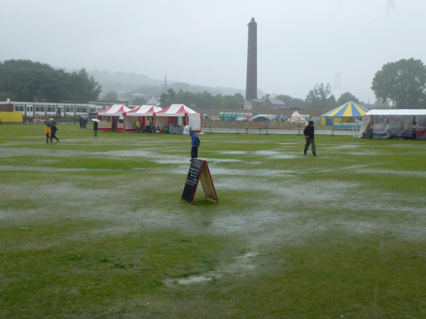 Ramsbottom Festival on a rainy Sunday 
14-Leisure-04-Events-005-Music Festival
Keywords: 2013