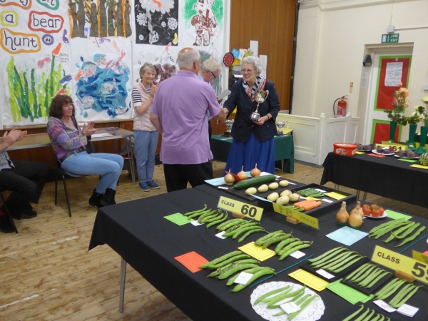 Edenfield & District Autumn Horticultural Show. Councillor Ann Cheetham presents trophies
14-Leisure-04-Events-000-General
Keywords: 2019