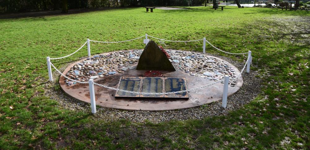 War memorial in Nuttall Park
War memorial in Nuttall Park
Keywords: 2022