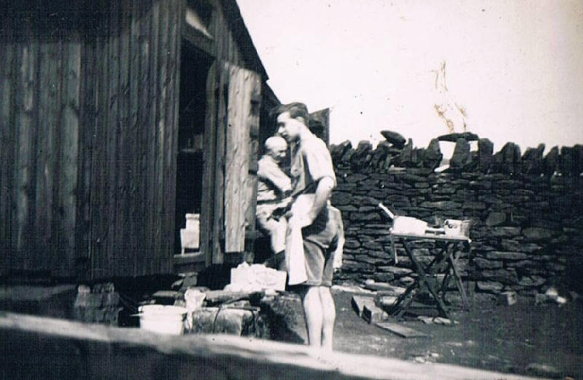  Scout Camp Holcombe Moor, Whit  Week 1939
14-Leisure-02-Sport and Games-043-Scout Camp 1939
Keywords: 1939