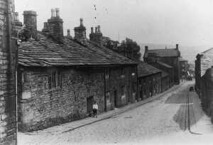 Carr St East from Carr Mill. Before demolition in 1935
17-Buildings and the Urban Environment-05-Street Scenes-006-Carr Street and Tanners area
Keywords: 1945
