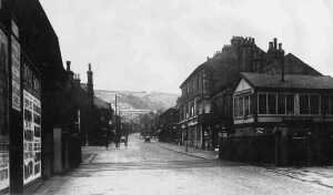 Bridge Street and the level crossing- THE photo! With Ramsbottom Railway Level Crossing and signal box (built 1939)   c. 1945
17-Buildings and the Urban Environment-05-Street Scenes-003-Bridge Street
Keywords: 1985