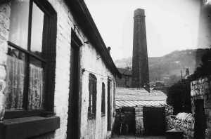 Carr Mill and it's chimney seen from the back yard of a cottage, possibly on Peel Street behind the Grant Arms 
14-Leisure-05-Pubs-012-Grant Arms
Keywords: 1945