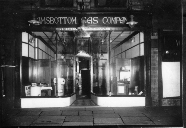 Gas showrooms in 1930s and day before closure   Alternate Reference-1083 Notes-   RHSBA-1083 RHS/21/3/2/1 1 photograph
to be catalogued
Keywords: 24