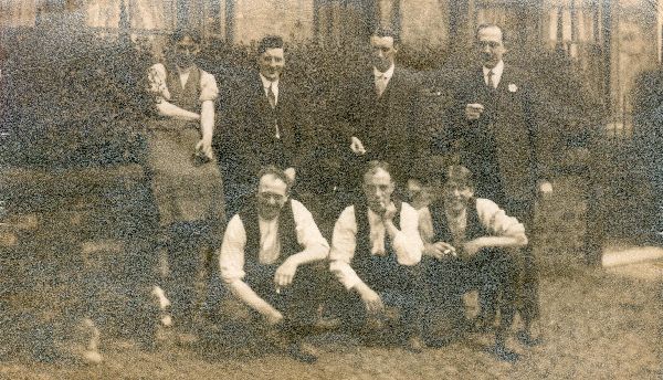 8 farm labourers in Unsworth, Bury, 1919-1920 
to be catalogued
Keywords: 1945