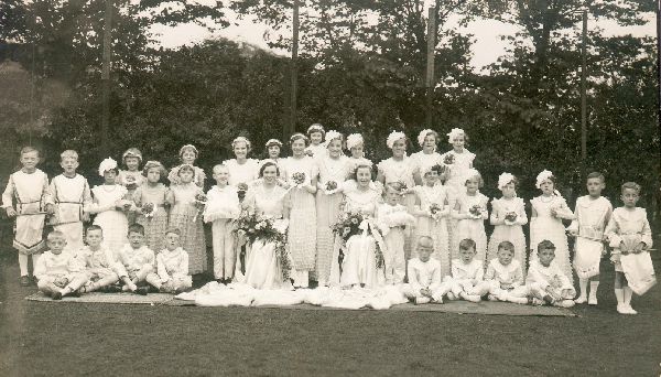 St Andrews Rose queens & attendants in 1930s (1 of 12 photos in Bury Archive)
06-Religion-01-Church Buildings-002-Church of England  -  St. Andrew, Bolton Street, Ramsbottom
Keywords: 0