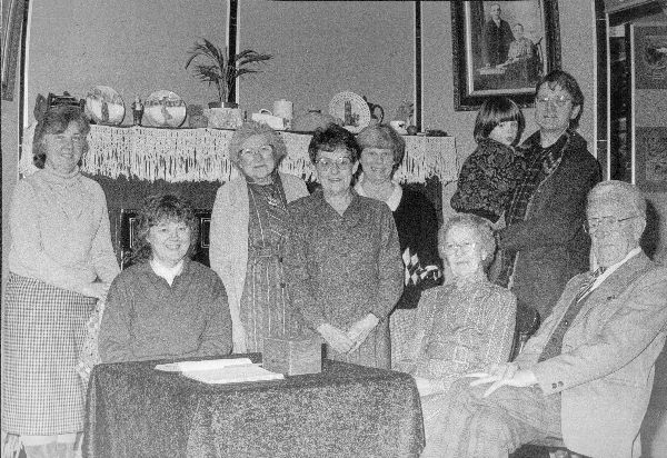 Spring 1991. 8 members of RHS (Ramsbottom Heritage Society) in Granny's Kitchen at Heritage Centre.  Taken by Eric Birchall 
01-Ramsbottom Heritage Society-01-RHS Activities-017-Heritage Centre
Keywords: 0