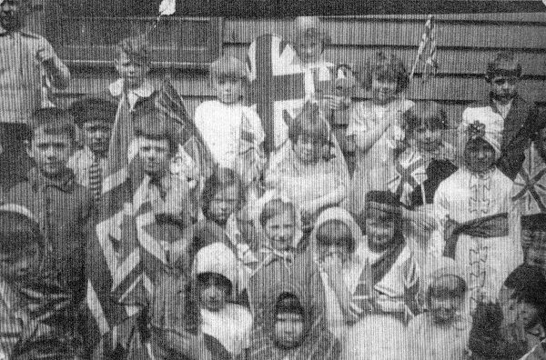 Empire Day, May 1927.  St Paul's School
06-Religion-01-Church Buildings-001-Church of England  - St. Paul, Bridge Street, Ramsbottom
Keywords: 1985