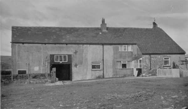 2 Photos [this & 134] of Red Hall Farm before conversion 
to be catalogued
Keywords: 0