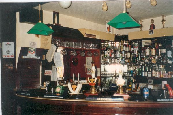 23 interior pictures of The Clarence Pub, Bolton St 1988 
14-Leisure-05-Pubs-004-Clarence
Keywords: 0