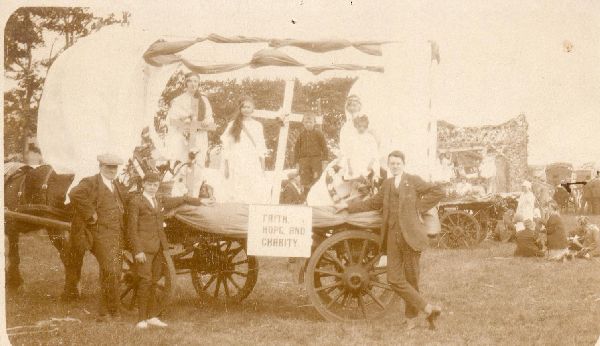 3 photos of ? May Queen events, early 1920s, ... . . . from Wesleyan Chapel 
to be catalogued
Keywords: 0