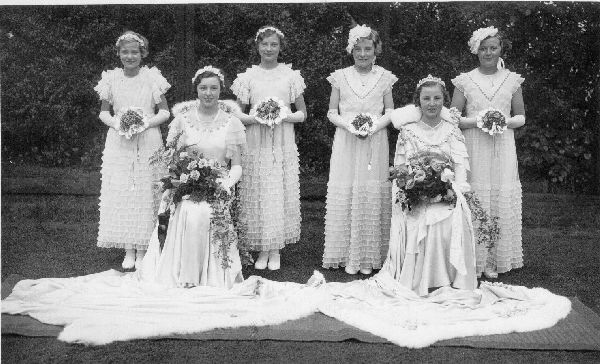 Rose Queen, Josephine Holt & attendants 1933.See also 1016 
06-Religion-03-Churches Together-002-Rose Queens
Keywords: 0