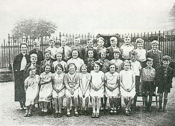 Hazelhurst pupils (c1930_ 6 photo copies)
05-Education-01-Primary Schools-004-Hazlehurst Primary School
Keywords: 0