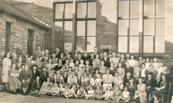 15/8/1945.  V J Party at Hazelhurst School
15/8/1945.  V J Party at Hazelhurst School
Keywords: 1945