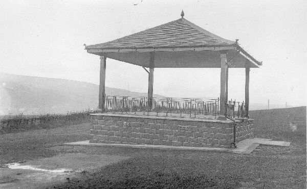Band stand Peel Brow Playing Fields opened 19.9.1925 Demolished c.1937 to make way for housing estate 
17-Buildings and the Urban Environment-05-Street Scenes-021-Peel Brow area
Keywords: 1985