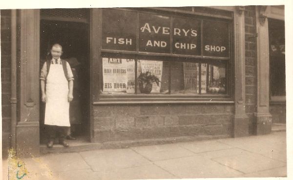 Avery fish & chip shop, 30 Bridge Street, Ramsbottom. Owner in doorway  1930s
17-Buildings and the Urban Environment-05-Street Scenes-003-Bridge Street
Keywords: 0