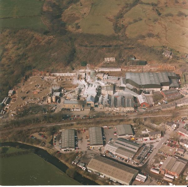 Fort Sterling Stubbins Paper Mill. 16 photos 1992 The Stubbins expansion-before & after with 6 aerial views
17-Buildings and the Urban Environment-05-Street Scenes-027-Stubbins Lane and Stubbins area
Keywords: 1992