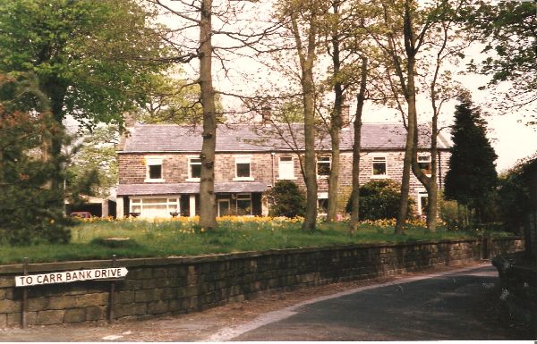 Carr Bank Cottages with sign to Carr Bank Drive May 1987
17-Buildings and the Urban Environment-05-Street Scenes-006-Carr Street and Tanners area
Keywords: 0