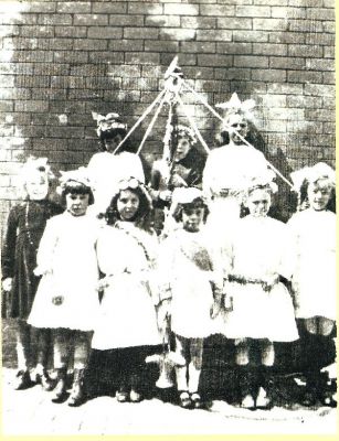 A Maypole scene with young girls No location and date See text on maypole and May Day customs at 0625  Main Arch 
to be catalogued
Keywords: 1985