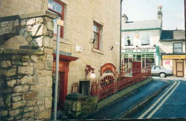 5  Ramsbottom scenes of 1990's- post Conservation area status a) Square st, b)Bridge St, c)Grants Arms, interior. d) Smithy St. digitised
17-Buildings and the Urban Environment-05-Street Scenes-003-Bridge Street
Keywords: 1985