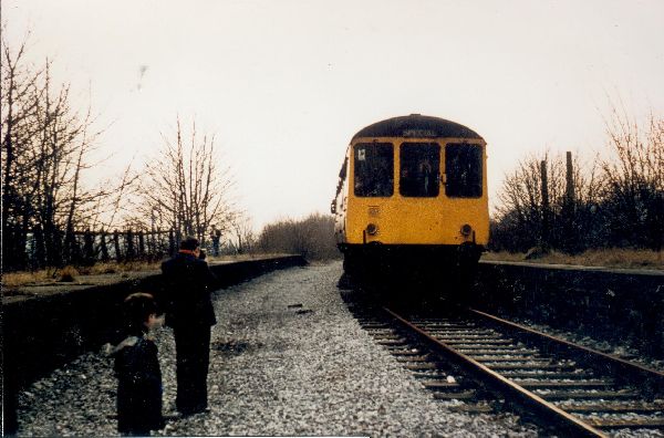 1960s. Last train from Stubbins and Stubbins railway Station - now dismantled  
17-Buildings and the Urban Environment-05-Street Scenes-027-Stubbins Lane and Stubbins area
Keywords: 0
