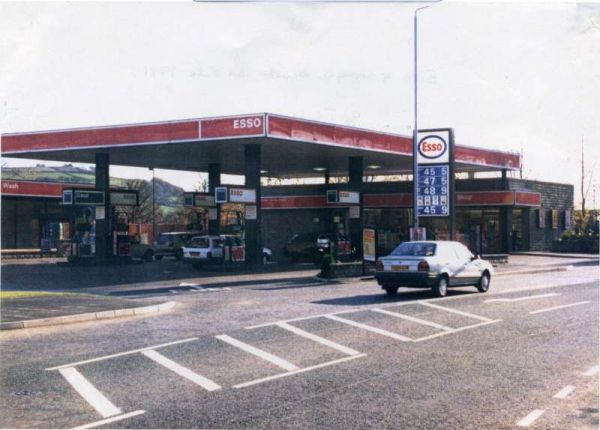 Esso Garage built on Stubbins Lane on site of old bus depotEsso Garage built on Stubbins Lane on site of old bus depot Taken from Photocomp91 TC 11 (RHS Archive Ref. 1777)
17-Buildings and the Urban Environment-05-Street Scenes-027-Stubbins Lane and Stubbins area
Keywords: 0