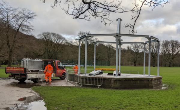 Nuttall Park bandstand installation day 14th February 2022 - Photo by John Leyland
14-Leisure-01-Parks and Gardens-002-Nuttall Park Bandstand
Keywords: 2022