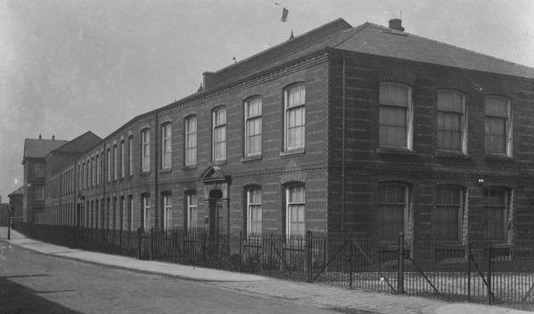 Battersby & Co Ltd, Stockport.  Front view of factory August 1907 which had the clock that possibly used to be in the Grant Arms
14-Leisure-05-Pubs-012-Grant Arms
Keywords: 1907