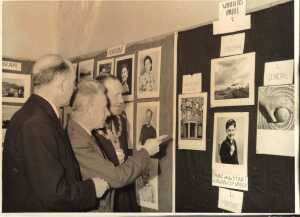 Judging a photographic competition, possibly in Ramsbottom  c 1958 
people
Keywords: 1985