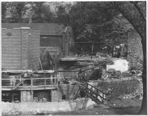 'Edenwood Croft new Store room and caustic supply'    Date May 22 1956
17-Buildings and the Urban Environment-05-Street Scenes-011-Edenfield
Keywords: 1956