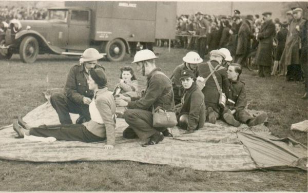 War Weapons Week  April 26th to May 3rd 1941 - Demonstration  by First Aid PartiesDemonstration  by First Aid Parties- also catalogued as RHSBA-1070 in Bury Archives
15-War-02-World War 2-003-War Weapons Week
Keywords: 1941