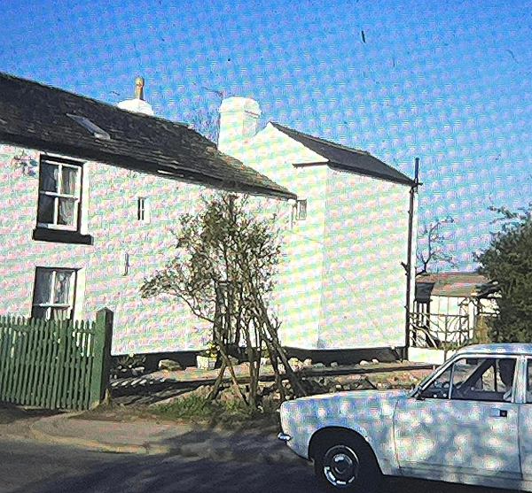 White Birk House Greenmount
17-Buildings and the Urban Enviroment-02-House-000-General White Birk House Greenmount
Keywords: 1977