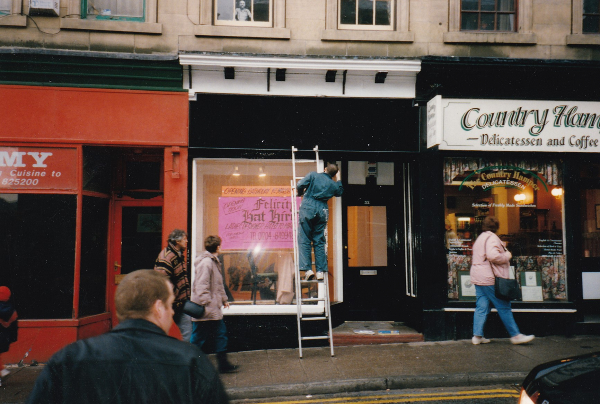 Bridge Street 1980s & 1990s
17-Buildings and the Urban Environment-05-Street Scenes-003-Bridge Street
Keywords: 1980