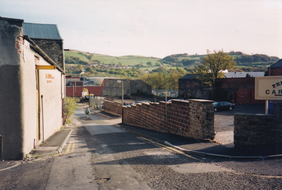 Peel Mill Car Park on right looking down Irwell St off Princess St towards Railway St Peel Mill (Ponden Mill) took over Metcalfs now Tesco's Peel Mill Car Park on right looking down Irwell St off Princess St towards Railway St Peel Mill (Ponden Mill) took
03-Shops, Restaurants and Hotels-02-Individual shops-001-Supermarkets
Keywords: 1980