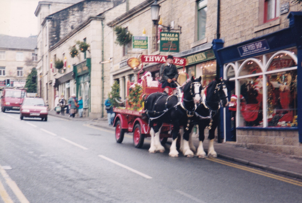 Thwaites Dray & Horses on Bridge Street
17-Buildings and the Urban Environment-05-Street Scenes-003-Bridge Street
Keywords: 1980