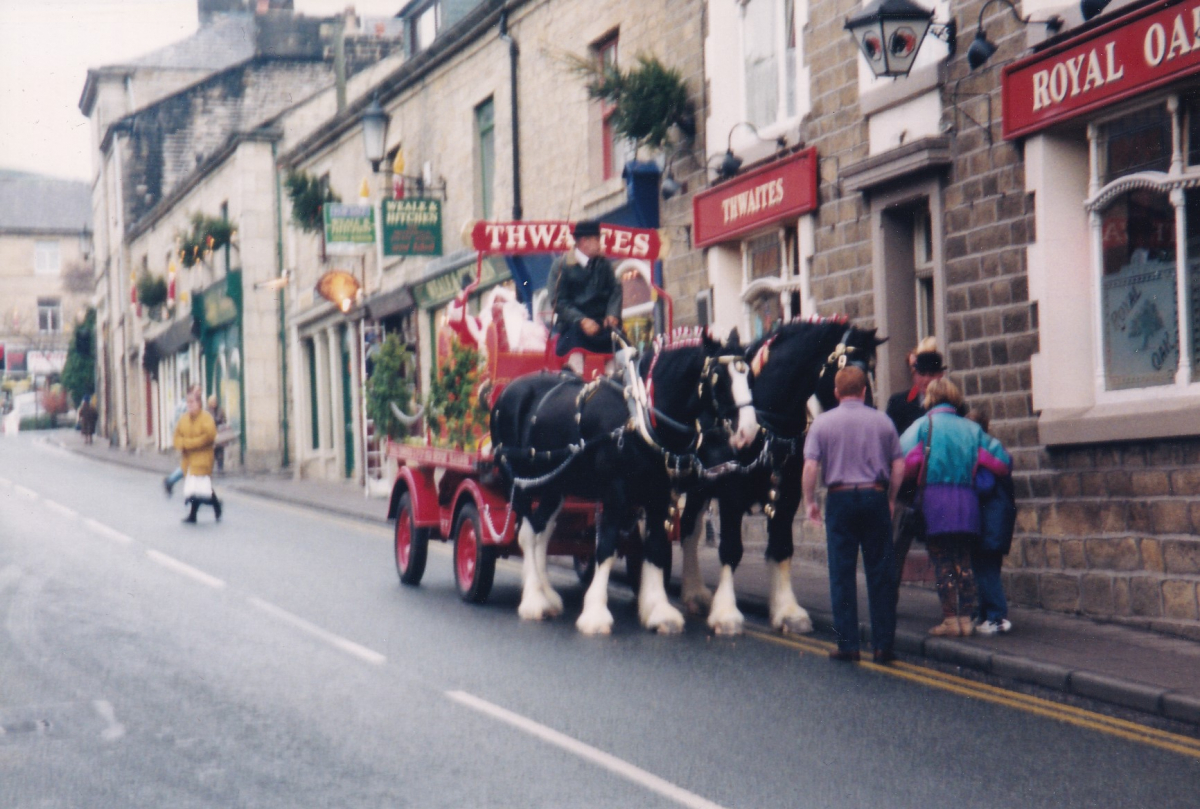 Thwaites Dray & Horses outside Royal Oak Pub on Bridge Street
17-Buildings and the Urban Environment-05-Street Scenes-003-Bridge Street
Keywords: 1980