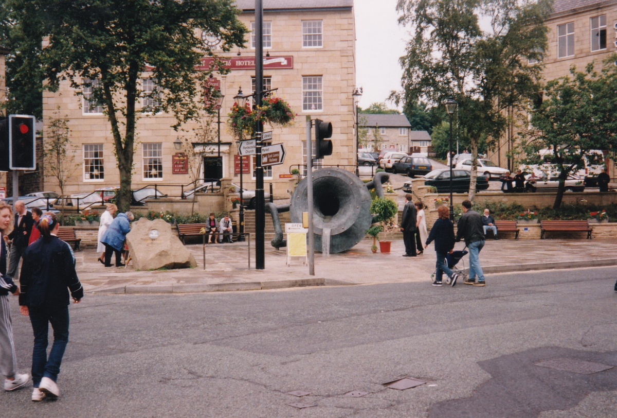 Urn in place on Market Place 1998 
17-Buildings and the Urban Environment-05-Street Scenes-017-Market Place
Keywords: 0