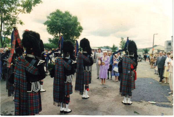 Scottish Pipe band on first train
16-Transport-03-Trains and Railways-000-General
Keywords: 1987
