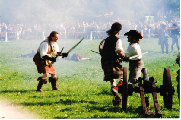 The English Civil War re-enacted in Summerseat 
17-Buildings and the Urban Environment-05-Street Scenes-028-Summerseat Area
Keywords: 1990