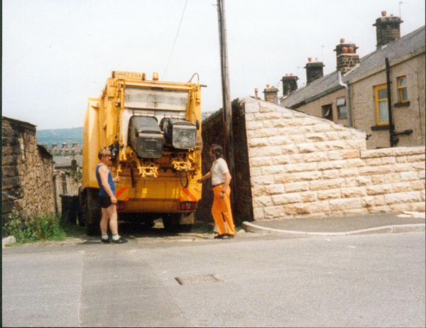 '' Up They Go '' - Dustbin lorry on unknown street
17-Buildings and the Urban Environment-05-Street Scenes-000-General
Keywords: 1991