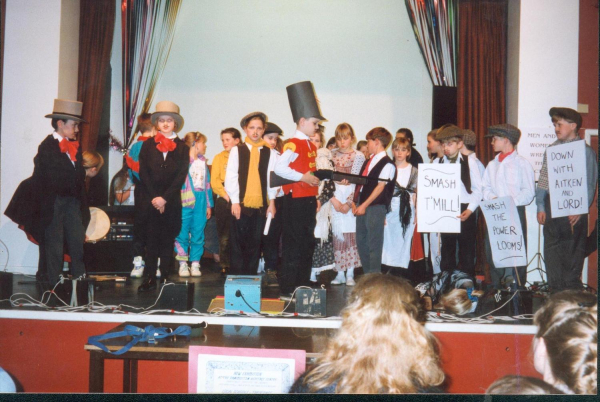 Stubbins County Primary School  Chadderton Riots at R.H.S meeting
17-Buildings and the Urban Environment-05-Street Scenes-027-Stubbins Lane and Stubbins area
Keywords: 1992