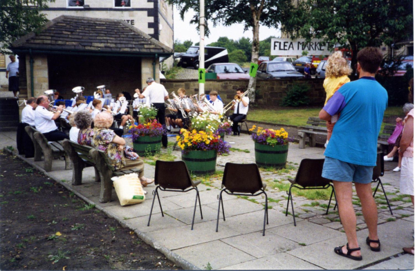 Tottington Silver Band
17-Buildings and the Urban Environment-05-Street Scenes-033-Garnett Street area
Keywords: 1994
