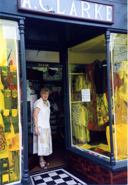 Clarke's Drapers
17-Buildings and the Urban Environment-05-Street Scenes-031 Bolton Street
Keywords: 1994