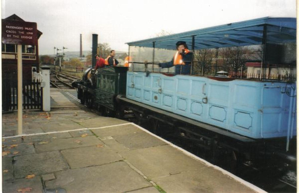 The replica Planet Locomotive crossing the level crossing at Ramsbottom station
16-Transport-03-Trains and Railways-000-General
Keywords: 1995