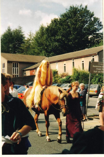 Ramsbottom 2000 fair on Carr Street
17-Buildings and the Urban Environment-05-Street Scenes-006-Carr Street and Tanners area
Keywords: 1995