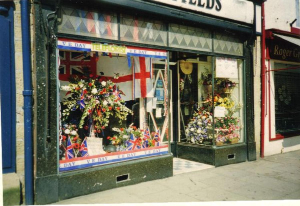 Highfield Florist - 50th Anniversary of V.E day 
17-Buildings and the Urban Environment-05-Street Scenes-031 Bolton Street
Keywords: 1995