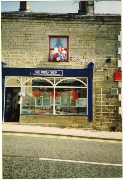 Sue Ryder Charity shop decorated for 50th Anniversary of V.E day
17-Buildings and the Urban Environment-05-Street Scenes-003-Bridge Street
Keywords: 1995
