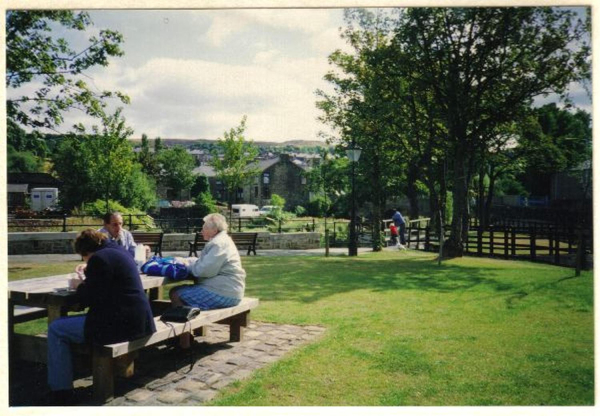 Picnicing at Rammy Wharf 
17-Buildings and the Urban Environment-05-Street Scenes-003-Bridge Street
Keywords: 1995