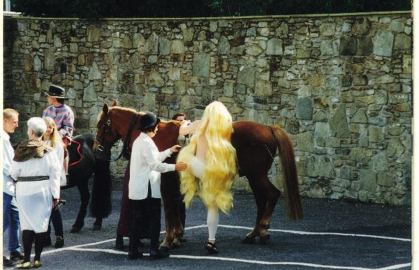 Godiva mounts her stallion 
09-People and Family-02-People-000-General
Keywords: 1995