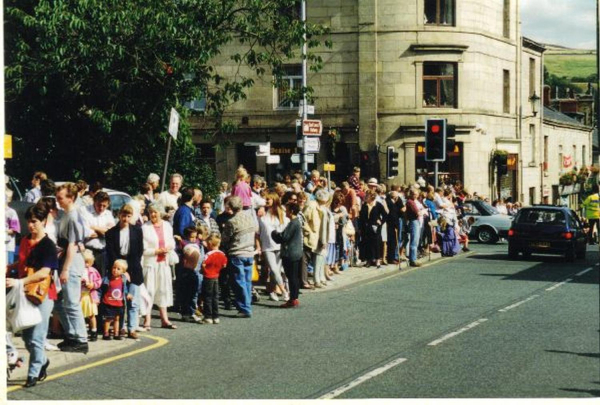 Waiting for Lady Godiva on Carr Street
17-Buildings and the Urban Environment-05-Street Scenes-006-Carr Street and Tanners area
Keywords: 1995